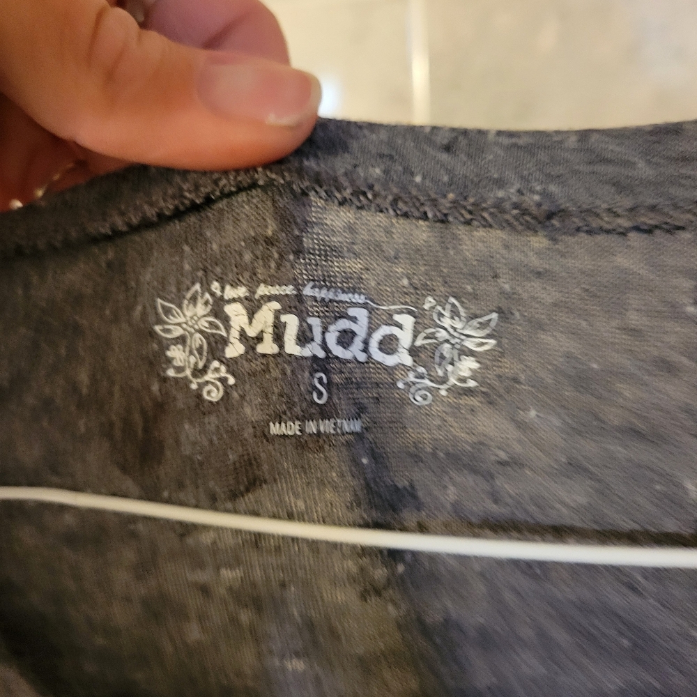 5/$15 mudd top - Picture 2 of 3